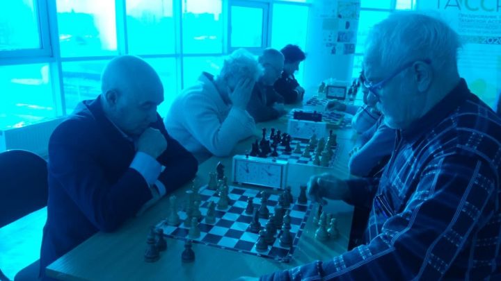 Алабуга пенсионерлары шахмат һәм шашка буенча республика ярышлары финалына чыкты