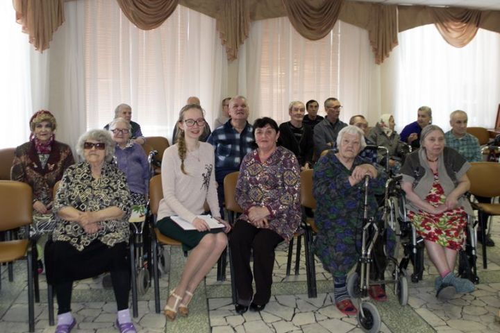 Алабуга картлар һәм инвалидлар интернат-йортында татар кухнясы турында сөйләделәр