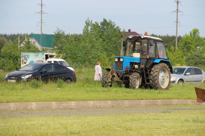 Алабугалы трактор сатып алырга теләп, алдакчылар тозагына эләккән