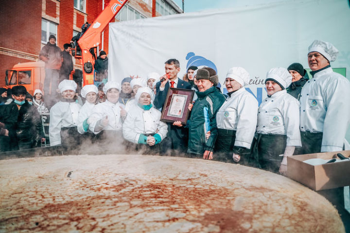 Татарстанда чаналар фестивалендә Россиянең иң зур белене пешерелде