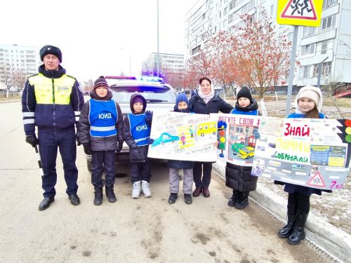 Алабугада мәктәп укучылары автоинспекторлар белән бергә акция үткәрде