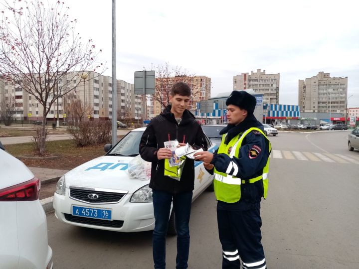 Алабуга дәүләт автоинспекторлары җәяүлеләрне һәм машина йөртүчеләрне уяу булырга чакыра