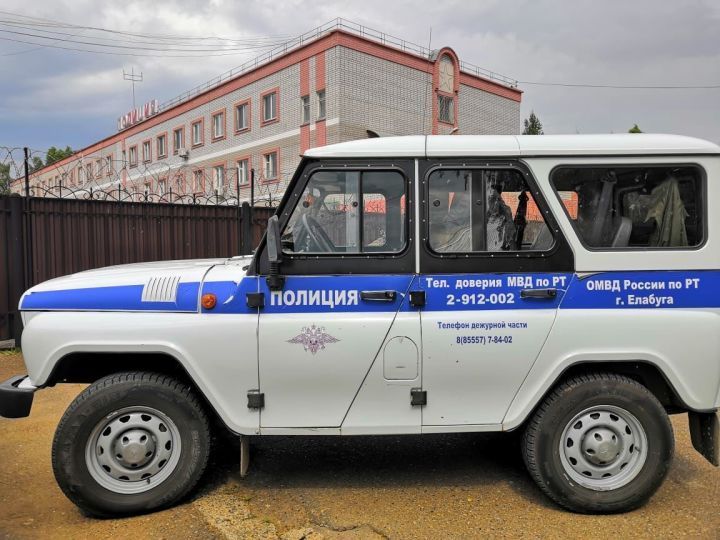 Алабугалы полиция хезмәткәрен кимсеткән өчен хөкемгә тартылган