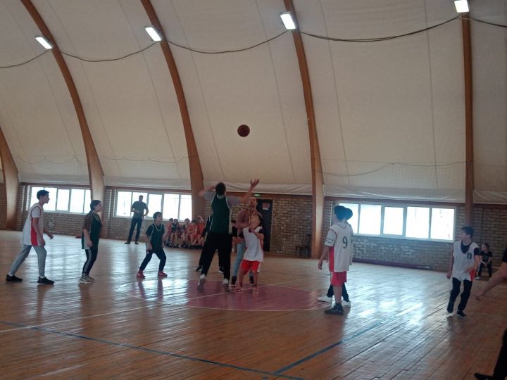 Алабугада баскетбол буенча гомумбелем бирү учреждениеләре Беренчелеге узды