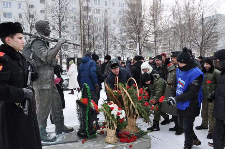 Алабугада совет гаскәрләрен Әфганстаннан чыгаруга 34 ел тулуга багышланган митинг үтте