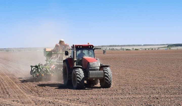 Алабуга районында тракторларның язгы кыр эшләренә әзерлеге 96 процент тәшкил итә