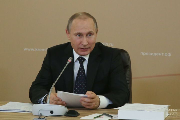 Интернет челтәрендә Владимир Путин Яңа ел белән татарча котлаган видео таралган