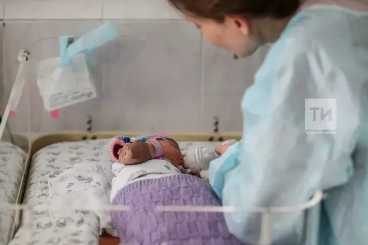 Алабугада табиблар 700 грамм авырлыкта туган баланы исән-имин өенә чыгаруга ирешкән